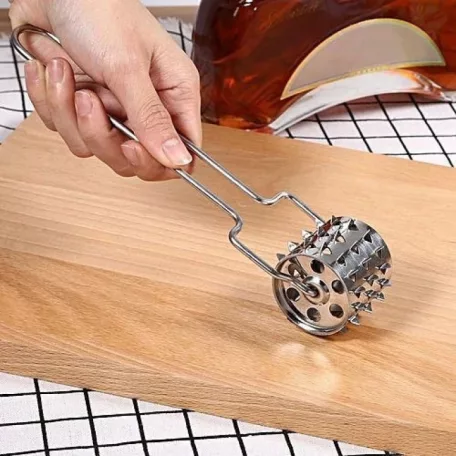 Aparat din inox pentru fragezit carne