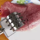 Aparat din inox pentru fragezit carne